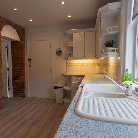 Stunning Rural Apartment - Sleeps 4 - Parking 리치필드 외부 사진