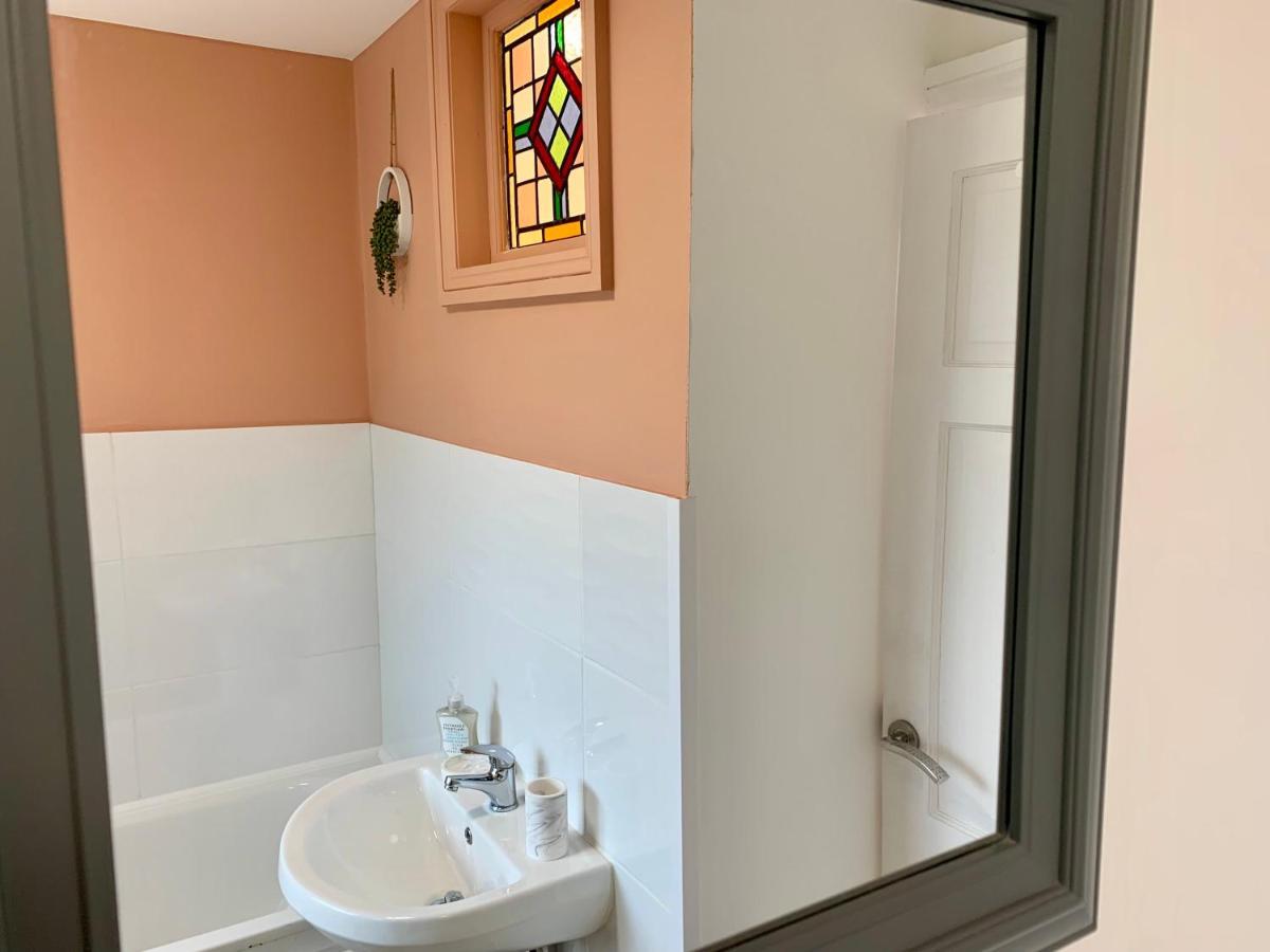 Stunning Rural Apartment - Sleeps 4 - Parking 리치필드 외부 사진